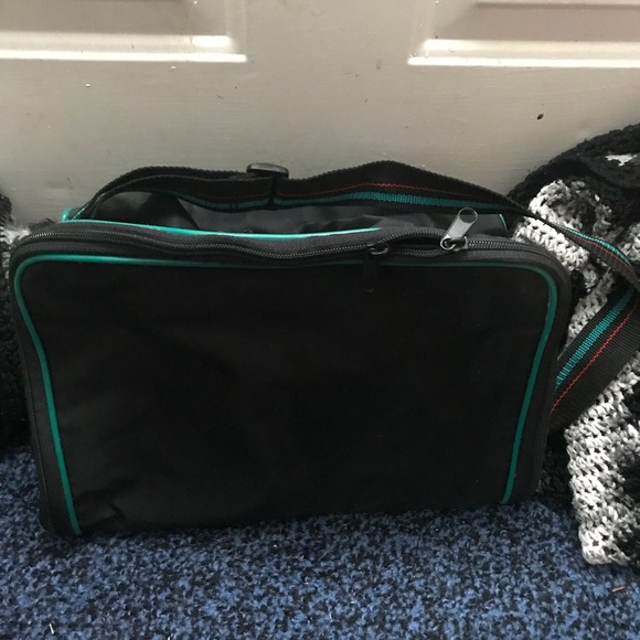 Triangular bag - Picture 1 of 2